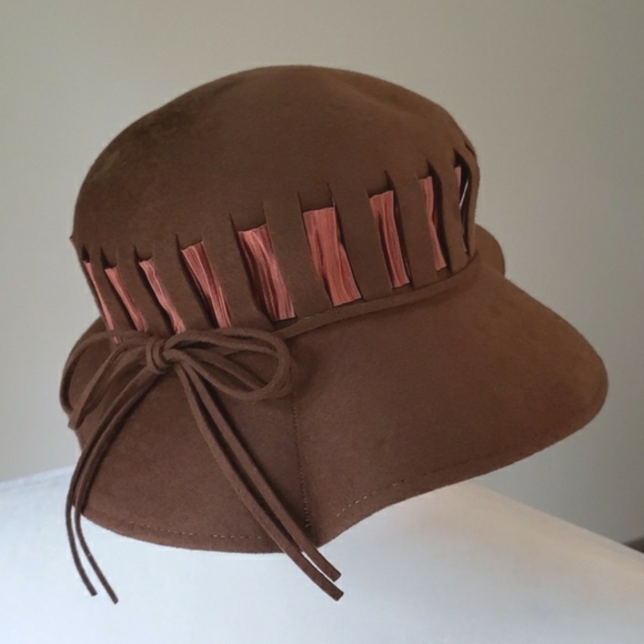 Glenover Accessories - Vintage wool felt hat. Women's Glenover Faum Tra-Felt. Henry Pollak.